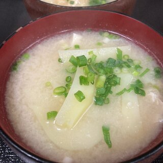 じゃがいもと油揚げの味噌汁